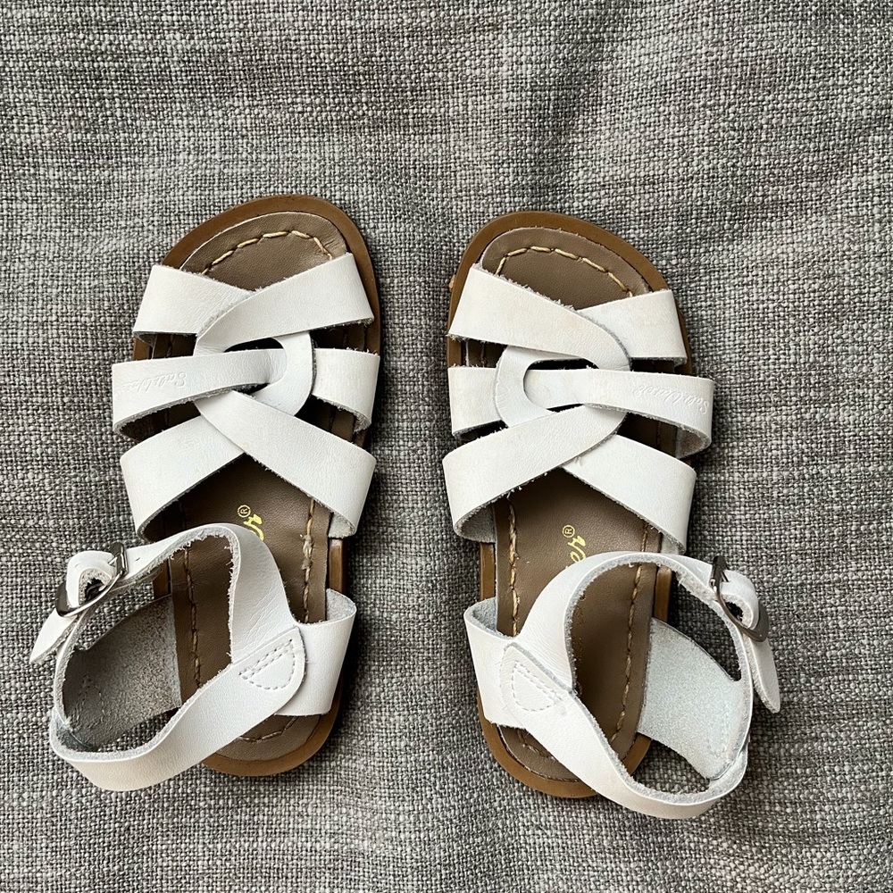 Toddler size 8 Saltwater girls sandals